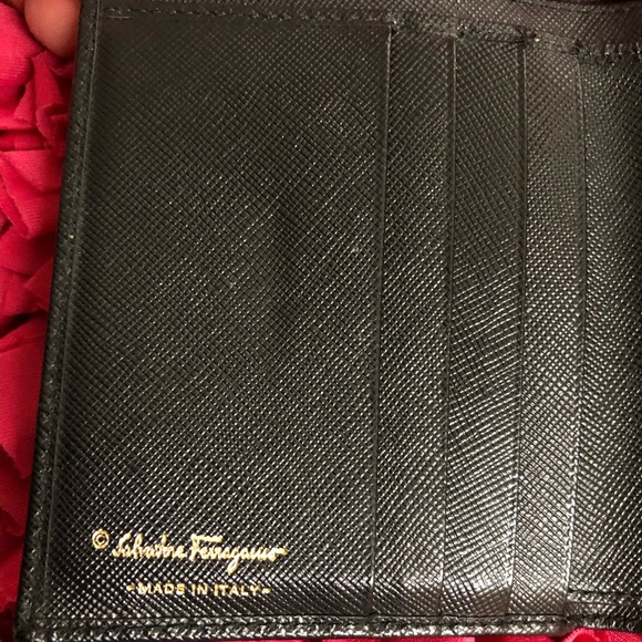 2️⃣2️⃣5️⃣ Salvatore Ferragamo Wallet - Picture 12 of 16